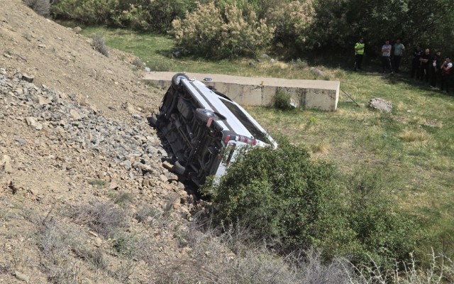 Naxçıvanda mikroavtobus aşıb, yaralılar var - FOTO
